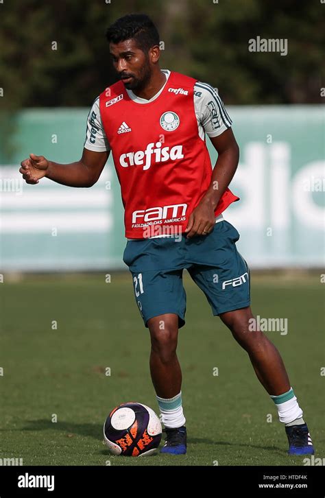 SÃO PAULO SP 10 03 2017 TREINO DO PALMEIRAS The player Thiago