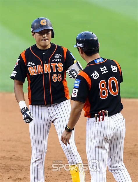 포토q 균형 깨는 적시타 롯데 자이언츠 김상호 기회를 살렸어 스포츠q큐