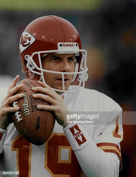 Joe Montana Chiefs Photos and Premium High Res Pictures - Getty Images