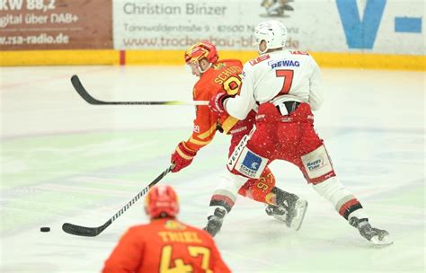 Pfosten Latte Und Daniel Fie Inger Eisb Ren Aufholjagd In Kaufbeuren