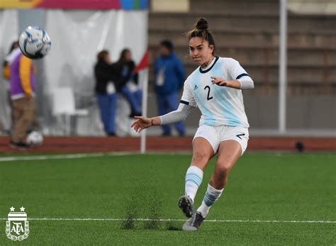 El seleccionado femenino le ganó 3-0 a Paraguay y es finalista de los
