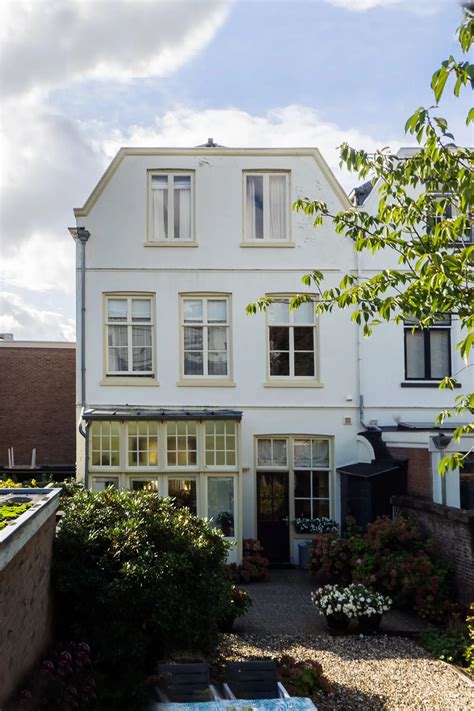 Moderne Aanbouw In Zwart Zink Jaren 30 Architect