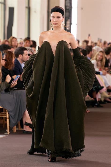 Schiaparelli Fall 2023 Couture Collection Vogue