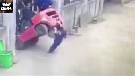 China Woman Crushed In Forklift Accident Woman Crush Forklift Crushes