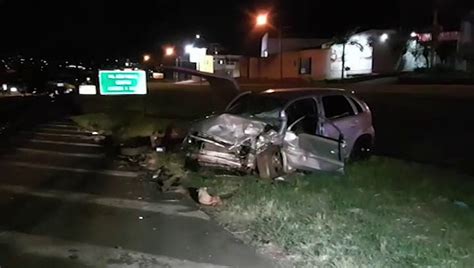 Colis O Frontal Entre Dois Carros Deixa Pessoa Gravemente Ferida Na Br