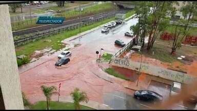 Bom Dia DF Ruas de Águas Claras ficam alagadas após chuva deste