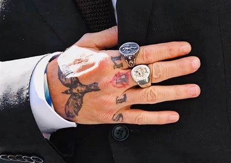 johnny depp ♡ on Instagram: "#isupportjohnnydepp 🖤 i am actually in love with his hands 😍 # ...