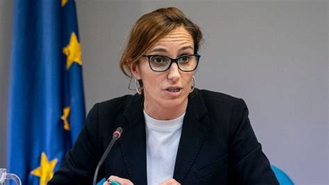 Mónica García deja a España sin médicos en verano con centros de salud