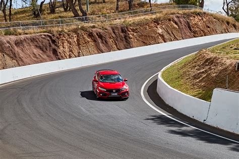 Honda Civic Type R Sets Bathurst Lap Record With Jenson Button