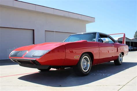 Plymouth Road Runner Superbird Tor Red Fabricante Plymouth