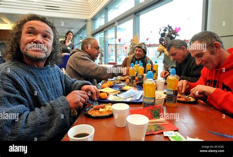 Homeless shelter opens for Christmas Stock Photo: 111240484 - Alamy