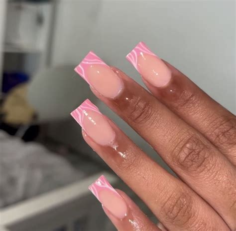 𝐞𝐚𝐫𝐭𝐡𝐬𝐳𝐧 in 2024 Pink tip nails Pink acrylic nails Short acrylic