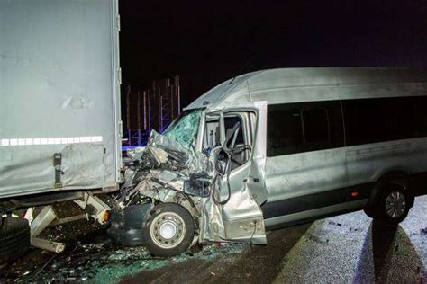 230215VerkehrschaosA72 News ID EN 23 02 15 Umgestürzter LKW sorgt für