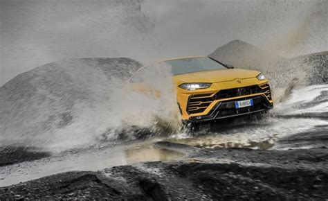 Off Road Package Gives The Lamborghini Urus More Ground Clearance Than An F 150 Vw Vortex