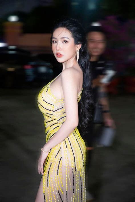 Diện đầm mỏng hot girl nông sản Bình Thuận khoe tướng cực cháy Người đẹp Việt Giải Trí