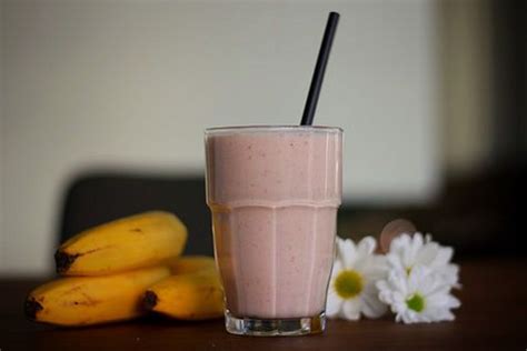 Erdbeer Bananen Smoothie Mit Haferflocken Und Joghurt Von Hatecake