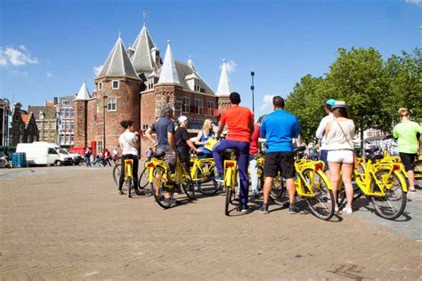 Amsterdam: City Highlights 2-Hour Bike Tour | GetYourGuide