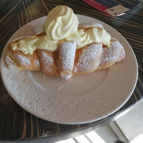 Forno Pasticceria Antico Porto Ravenna Italy Cornetto Con Crema