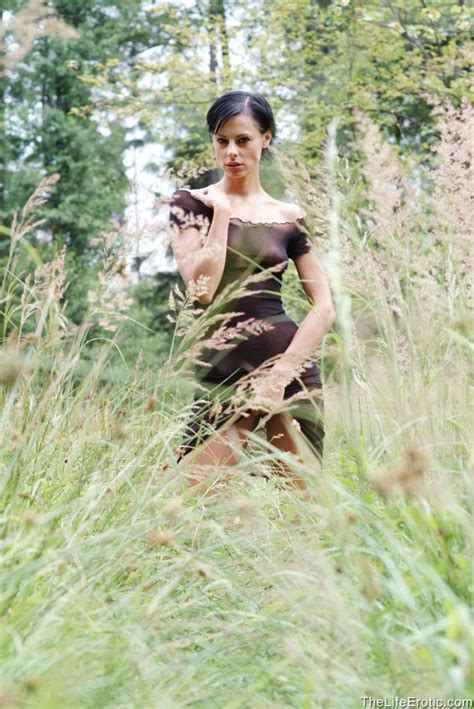 Short Haired Brunette Spreads Her Twat On The Grass Photos