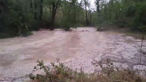 V Deo Una Tromba De Agua Convierte En Un R O El Camino De Ca Izar A