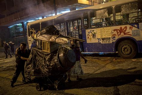 Qui N Prendi El Fuego En Las Protestas Contra Giammattei Y El