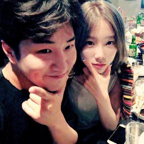 SNSD TaeYeon snap cute photos with Yuri's Brother - Wonderful Generation