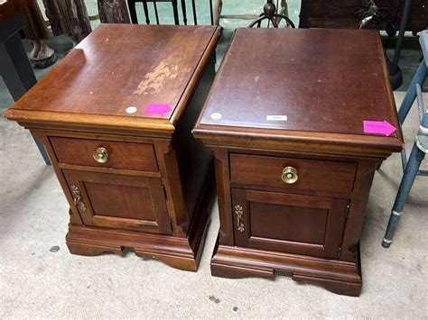 Pair Broyhill Nightstands Finish As Is Dixon S Auction At Crumpton