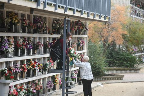 El Puente De Todos Los Santos Llega Al Cementerio De Torrero Con El