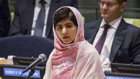 Paquistanesa Malala Yousafzai Ganha O Nobel Da Paz Junto Indiano