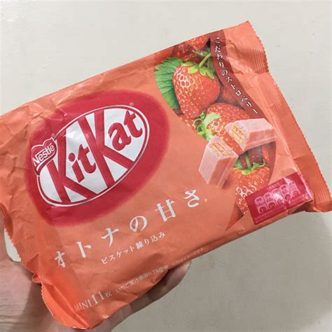 Nestle Kitkat Strawberry Food And Drinks Other Food And Drinks On Carousell