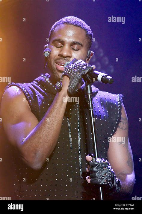 Jason Derulo Performing Live On Stage At Manchester O2 Apollo Featuring