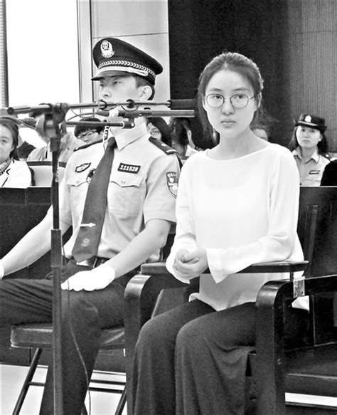 “炫富女”郭美美获刑5年郭美美民警凤凰资讯