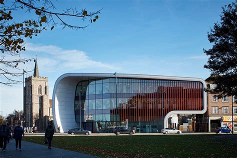 Slough Library and Cultural Centre 'The Curve' | bblur architecture