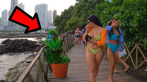 BUSHMAN PRANK SCARYING BEAUTIFUL GIRLS ON BALNEÁRIO CAMBORIÚ BEACH