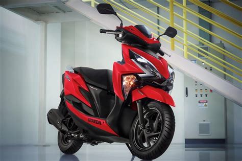 Honda lança scooter Elite 125 por R 8 250 uma pizza de diferença para