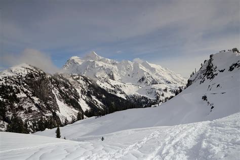 WanderingAway.com : Snowshoeing Artist Point at Mt. Baker