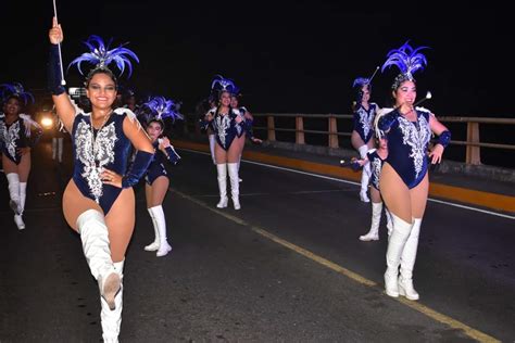 Increíble Primer Gran Desfile De Carros Alegóricos De La Expo Feria De