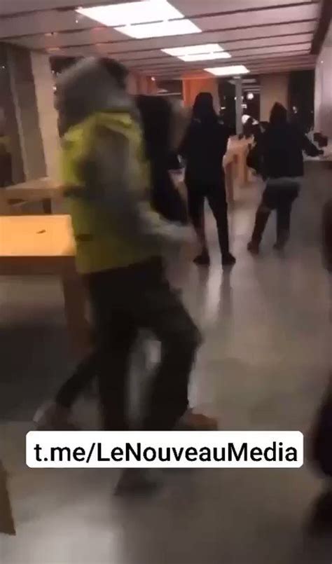 Russian Market On Twitter The Looting Of An Apple Store In France