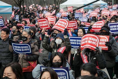 South Korea To Start Steps To Punish Protesting Doctors Who Walked Out