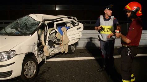 Rimini Incidente In A Nella Notte Un Morto E Quattro Feriti Video