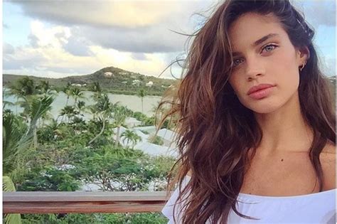 A Sensual Produção De Sara Sampaio Em St Barths Social SÁbado