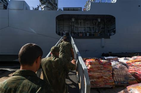 Maior navio de guerra da América Latina sai do Rio para ajudar