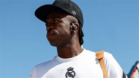 Vinicius J Nior Repudia Ataques Racistas De Torcida Do Real Madrid No