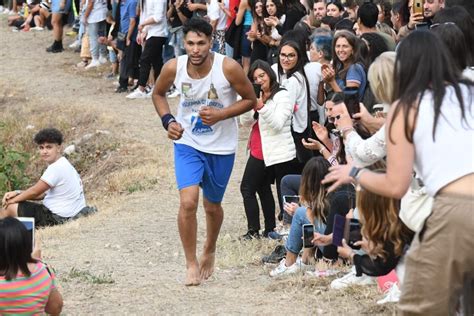 Uno Zingaro Egiziano Vince La Corsa Di Pacentro Video Reteabruzzo