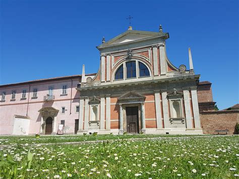 Fiori in chiostro a Bosco Marengo - Piemonte