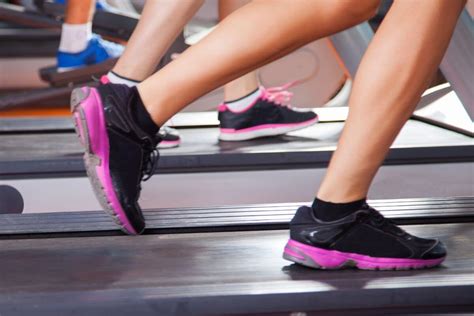 Walking Backwards on a Treadmill: Top Health Benefits