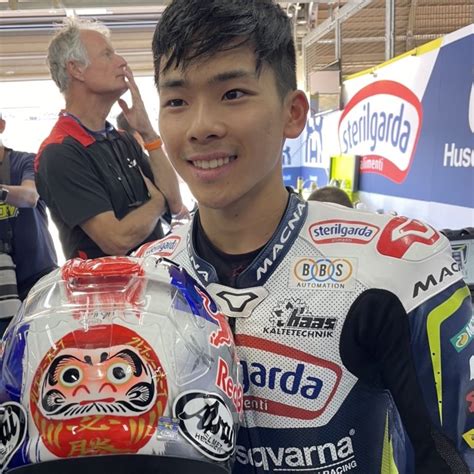 レッドブル モータースポーツ On Twitter Moto3で表彰台を獲得した佐々木歩夢ayumusasaki1がピットに帰ってき