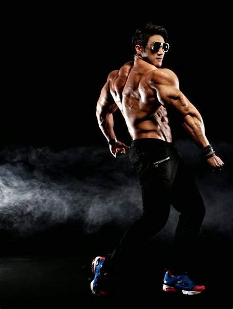 Daily Bodybuilding Motivation: Chul Soon Hwang - From Physique to Massive Musclemania Bodybuilder