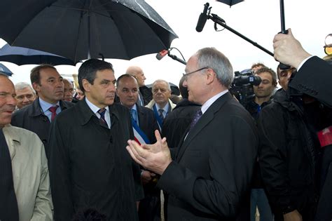 ESA Mr Dordain Welcomes Mr Fillon To The ESA Pavilion At Le Bourget