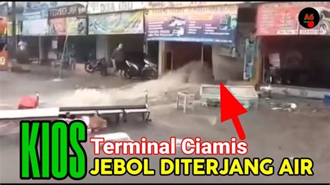 Cuaca Ekstrim Sebuah Kios Di Terminal Ciamis Jebol Diterjang Air